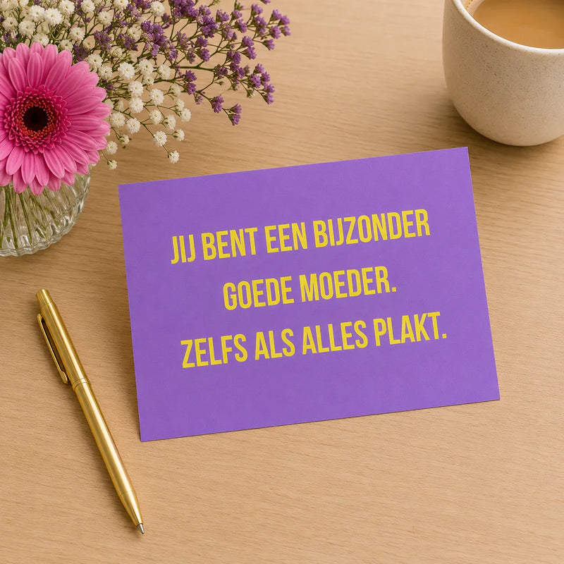 Bijzondere ansichtkaart voor moeder met tekst jij bent een bijzonder goede moeder zelfs als alles plakt kaart met humor en liefde
